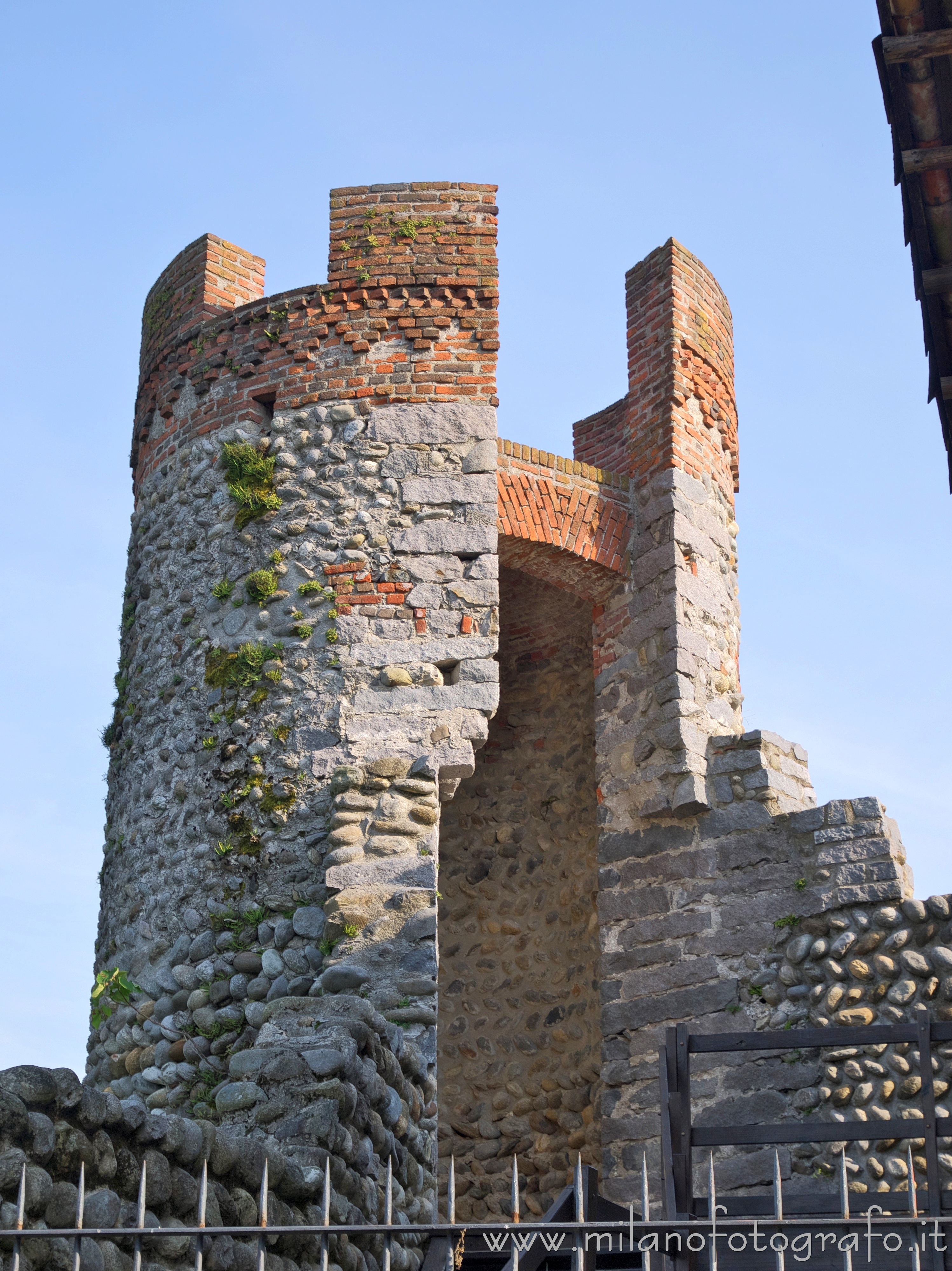 Candelo (Biella) - Torre rotonda del ricetto - Foto a piena risoluzione